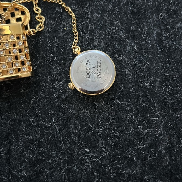 Cute gold tone basket, necklace with watch - Picture 7 of 7